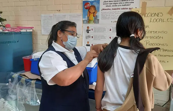 Realizan jornada de vacunación en escuelas primarias