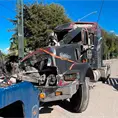 Tractocami&oacute;n se desprende de gr&uacute;a y choca en Perif&eacute;rico