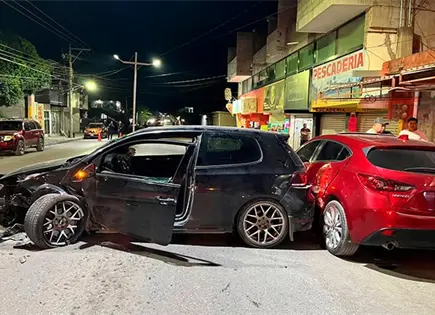 Ebrio polic&iacute;a ocasiona aparatoso percance en Valles