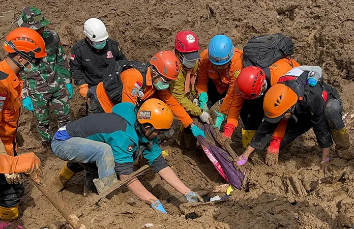 Deslave dejó decenas de desaparecidos en Java