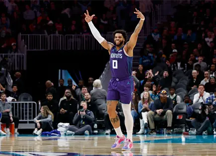 Hornets logran ventaja de 50 puntos por segunda vez este mes y vencen 130-93 a 76ers Hornets logran ventaja de 50 puntos por segunda vez este mes y vencen 130-93 a 76ers