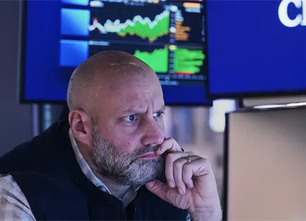 Mercado de EEUU suben mientras el oro alcanza r&eacute;cord y el d&oacute;lar cae nuevamente