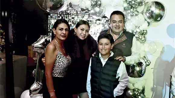 CAMILA &iexcl;RADIANTE EN SUS 15 A&Ntilde;OS!