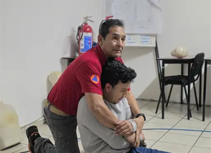 Capacitan a personal de Protecci&oacute;n Civil en SLP