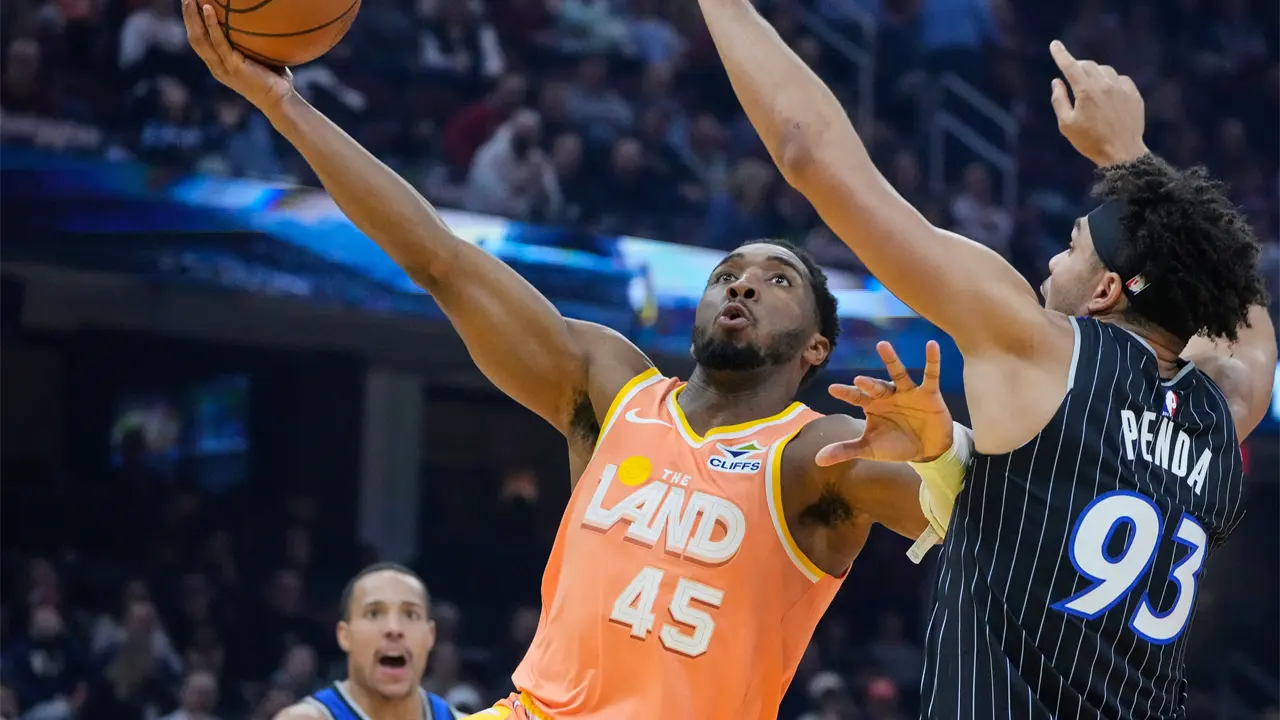 Donovan Mitchell anota 45 puntos en victoria de los Cavaliers sobre el Magic