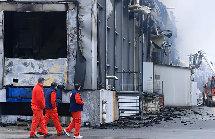 Explota fábrica en Grecia; 5 fallecidos