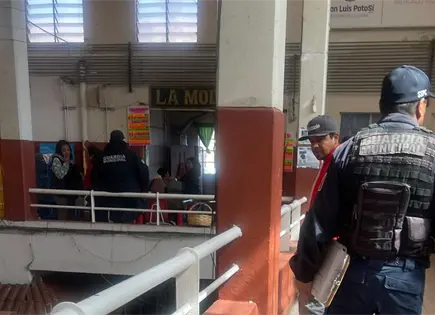 Fallece un hombre en pasillo del Mercado Hidalgo