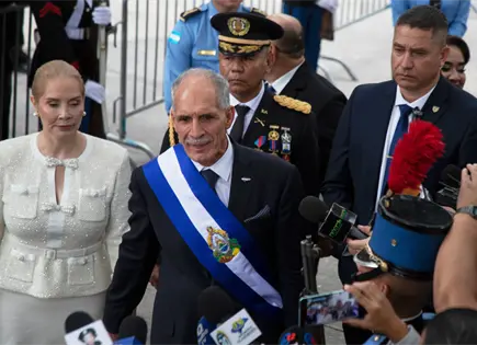 Nasry Asfura asume la presidencia de Honduras Nasry Asfura asume la presidencia de Honduras