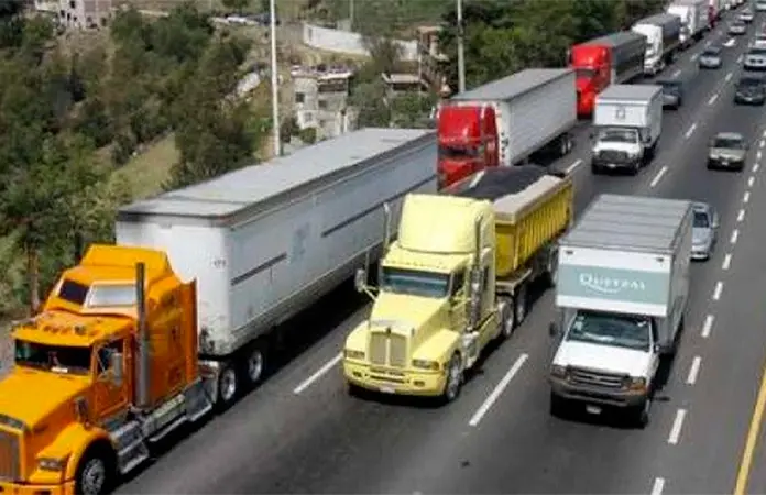 Transportistas denuncian extorsión de policías