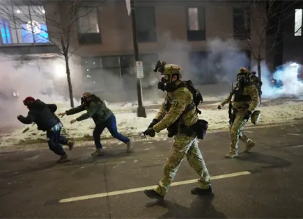 Trump suaviza tono sobre redadas migratorias en Minnesota