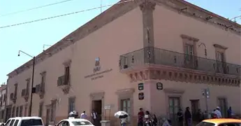 Advierte SAT que coyotes merodean por sus oficinas