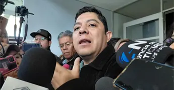 Critica Gallardo que regidores "anden de vacaciones" en Europa