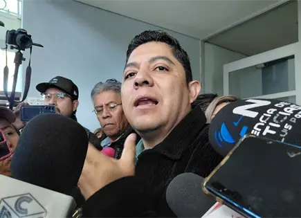 Critica Gallardo que regidores "anden de vacaciones" en Europa