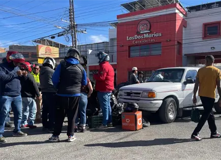 Embisten a repartidor de app en la B. Anaya