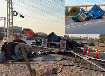 Fallece trailero al volcarse en el Libramiento Fallece trailero al volcarse en el Libramiento