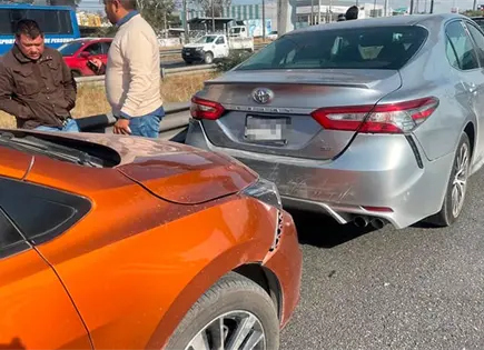 Fuertes da&ntilde;os deja carambola en la &acute;57