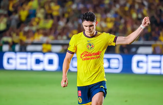 Israel Reyes causa baja en el América