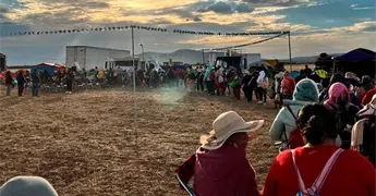 Peregrinos levantan al Ni&ntilde;o Dios