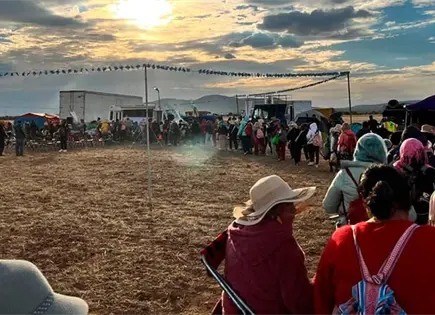 Peregrinos levantan al Ni&ntilde;o Dios