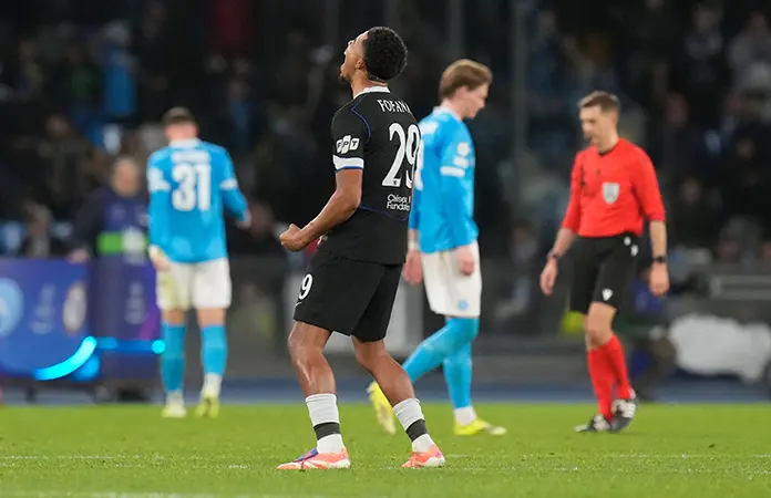 Chelsea a octavos, el Nápoles fuera