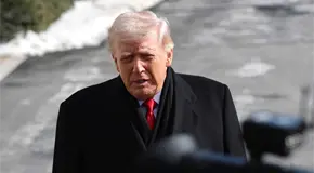 Trump firma ley para reactivar Gobierno Federal