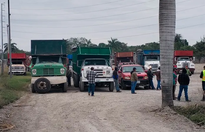 Transportistas cañeros protestan contra los retenes