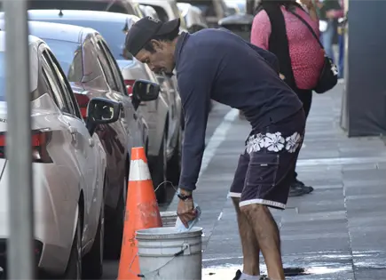 Con permiso para trabajar, 48 franeleros en la capital Con permiso para trabajar, 48 franeleros en la capital
