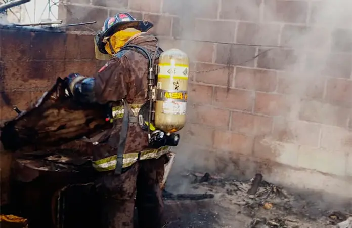Incendio en bodega genera severos daños materiales