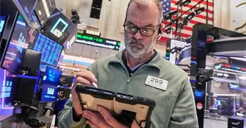 La BMV cay&oacute; 2.72%