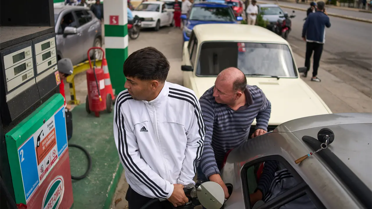 Trump pone en jaque a Cuba con amenaza de aranceles por petróleo