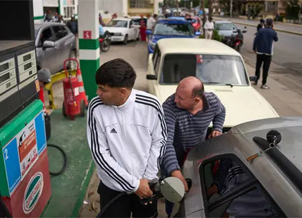 Trump pone en jaque a Cuba con amenaza de aranceles por petróleo Trump pone en jaque a Cuba con amenaza de aranceles por petróleo