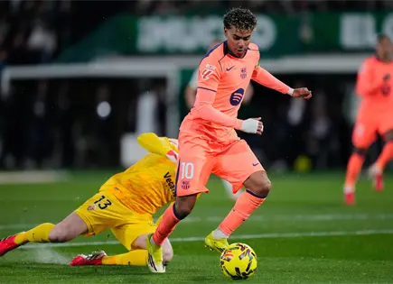 Barcelona vence a Elche con actuaci&oacute;n estelar de Lamine Yamal