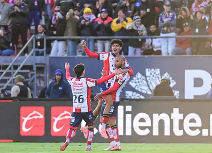 Chivas derrota al Atlético San Luis y se afianza como líder del Clausura 2026 Chivas derrota al Atlético San Luis y se afianza como líder del Clausura 2026