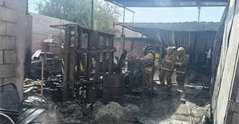 Incendio acaba con maderer&iacute;a en la Rivas Guill&eacute;n