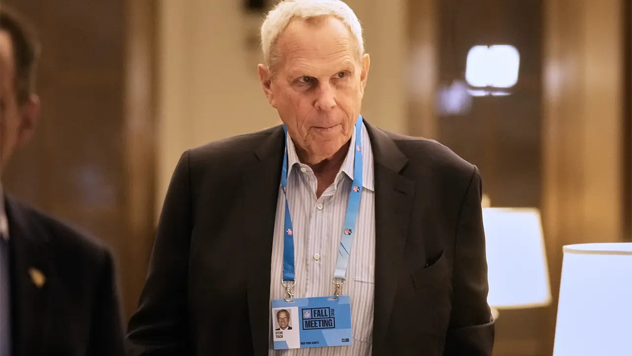 Steve Tisch niega haber ido a la isla de Epstein