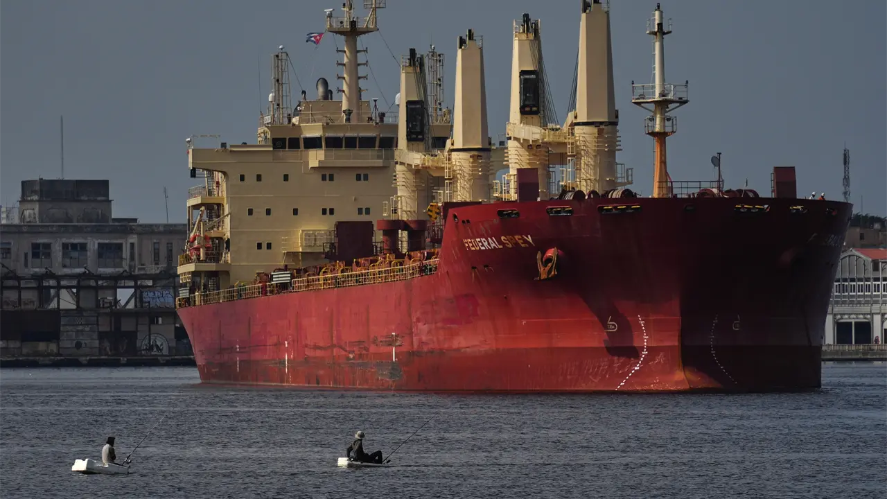 Trump firma orden de aranceles a Cuba por petróleo