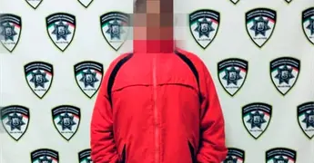 V&aacute;ndalo rompi&oacute; cristales a un auto