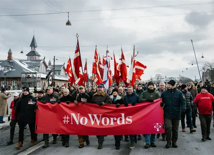 Veteranos daneses protestan en embajada de EE. UU. en Copenhague Veteranos daneses protestan en embajada de EE. UU. en Copenhague