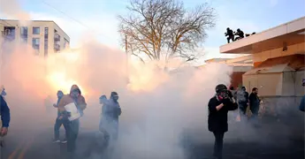 Alcalde de Portland exige salida de ICE tras protesta con gas lacrim&oacute;geno