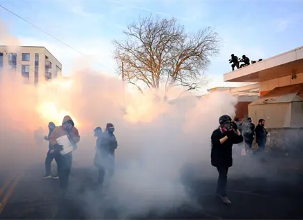 Alcalde de Portland exige salida de ICE tras protesta con gas lacrimógeno Alcalde de Portland exige salida de ICE tras protesta con gas lacrimógeno