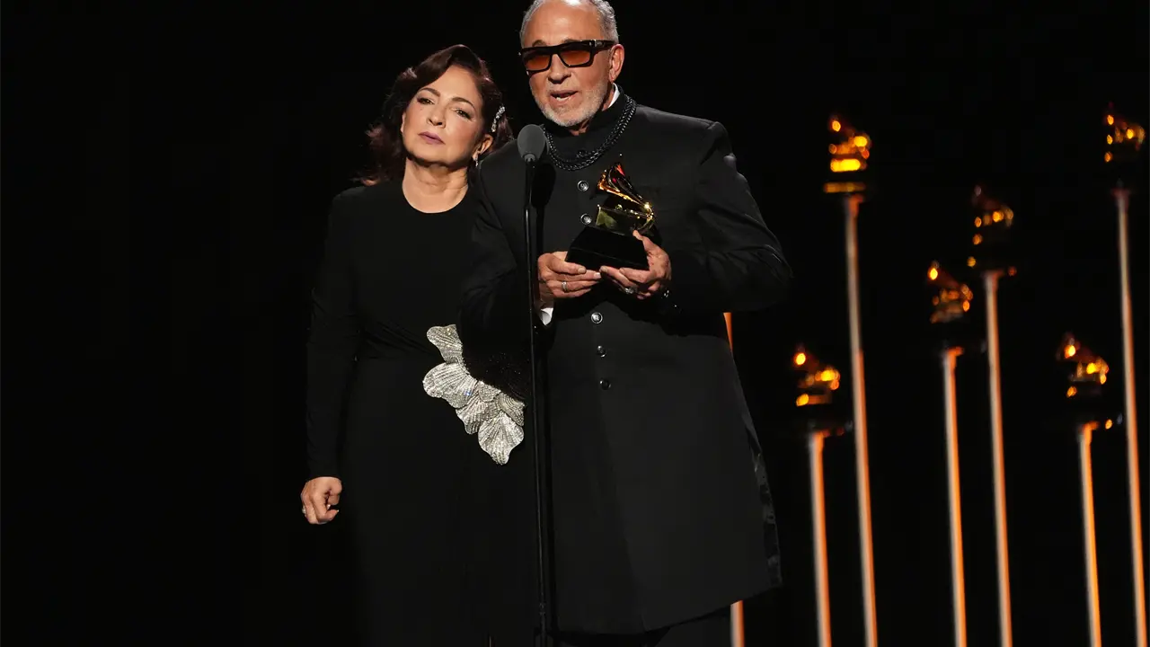 Ca7riel & Paco Amoroso y Gloria Estefan brillan en los Grammy