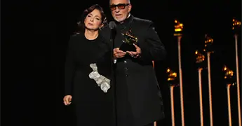Ca7riel & Paco Amoroso y Gloria Estefan brillan en los Grammy