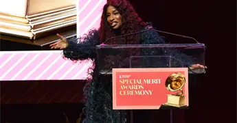 Chaka Khan y Whitney Houston entre los galardonados en los Premios Grammy 2022