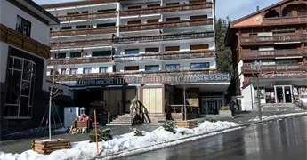 Muere ciudadano suizo en hospital de Z&uacute;rich por incendio en bar de los Alpes suizos