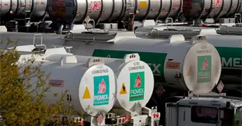 Pemex importa barato, vende caro