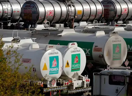 Pemex importa barato, vende caro