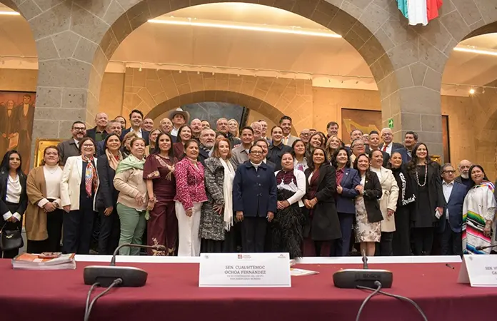 Por escándalos, A. Augusto se hace a un lado