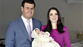 MAURICIO RECIBE EL BAUTISMO