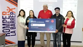 Corre x tu Marca y ADERIAC entregan donativo a Bomberos de San Luis Potos&iacute;