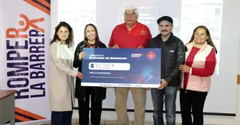 Corre x tu Marca y ADERIAC entregan donativo a Bomberos de San Luis Potos&iacute;